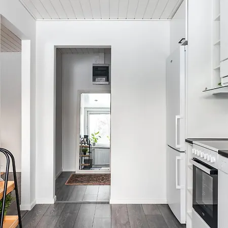 Cozy 1br Next To The With Free Parking Apartment *
