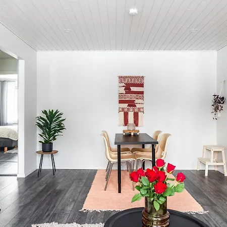 Cozy 1br Next To The With Free Parking Apartment Lahti