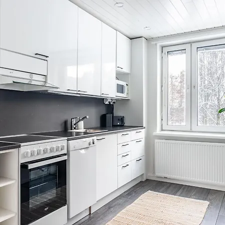 Апартаменты Cozy 1br Next To The With Free Parking